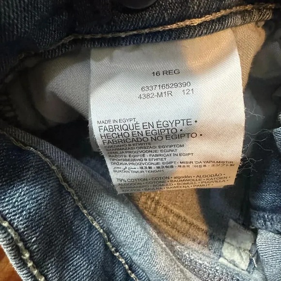 LEVIS Girls Size 16 Regular Folded 3"‎ Inseam - Picture 2 of 4